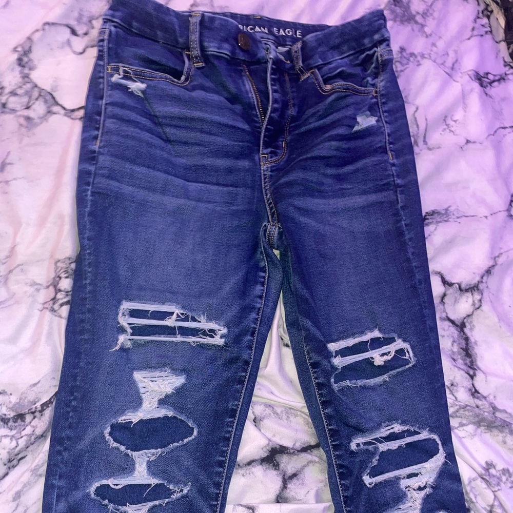 Selling these American eagle dark blue jeans , size 6